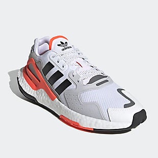 deals on sports shoes