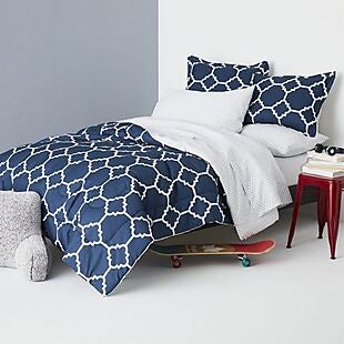 Complete Bedding Set with Sheets $40