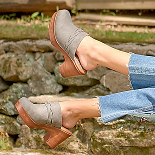 brad's deals womens shoes