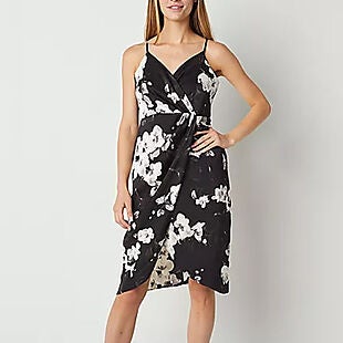 JCPenney: Up to 80% Off Dresses