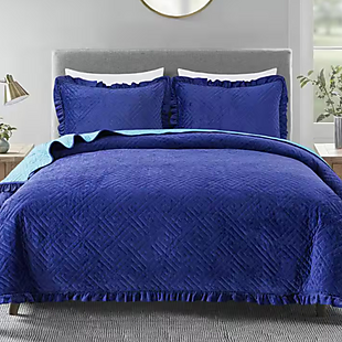 3pc Queen Velvet Quilt Set $25