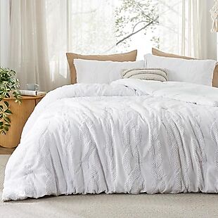 Queen Tufted Comforter Set $30