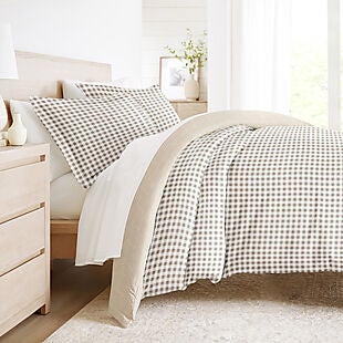 70% Off All Bedding at Linens & Hutch