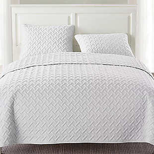 3-Piece Queen Quilt Set $21