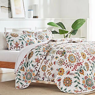 Queen Floral Quilt Set $36