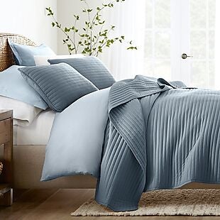 Linens & Hutch