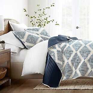 Linens & Hutch