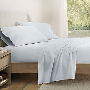 Linens & Hutch