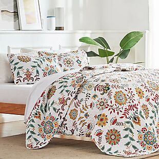 Queen Floral Quilt Set $27